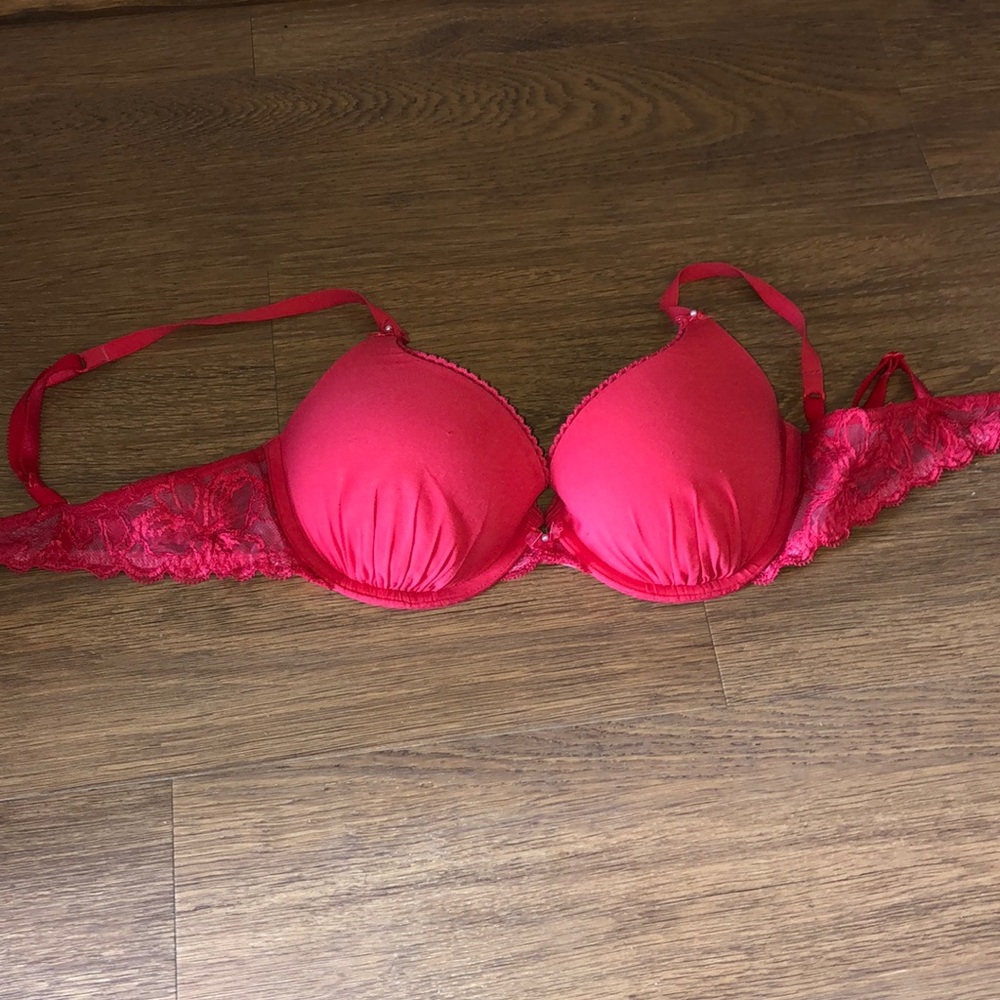 Victoria’s Secret pink bra 34C